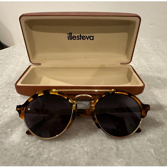 Illesteva Accessories - Illesteva Milan 2 Sunglasses